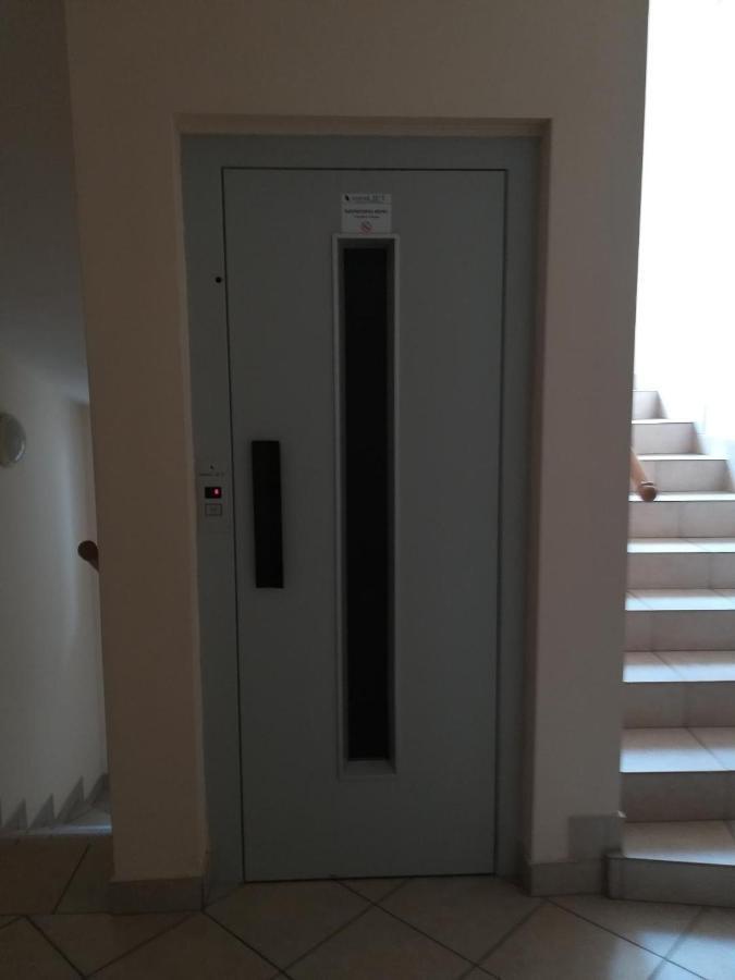 Homy Apartment In Buda, With Safe Garage And Terrace Будапеща Екстериор снимка