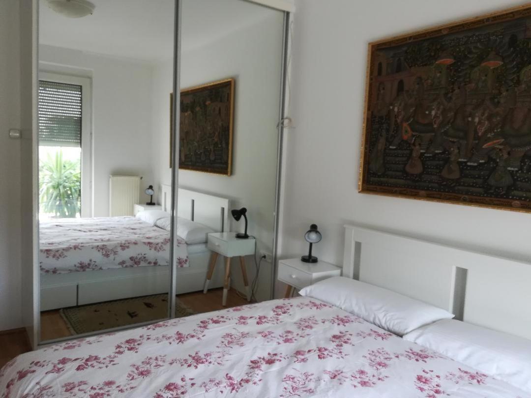 Homy Apartment In Buda, With Safe Garage And Terrace Будапеща Екстериор снимка